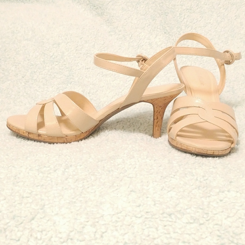 Kelly & Katie nude kitten heels